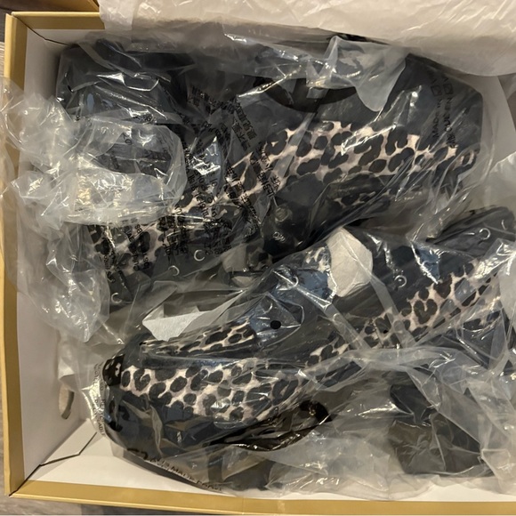 Brand new Michael Kors Cameron women Platform Loafers – Leopard Print 9! - Picture 4 of 13